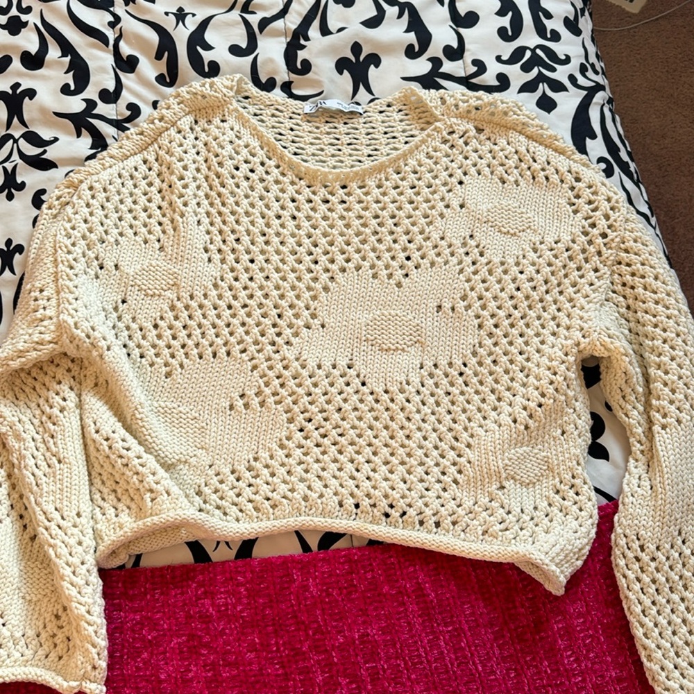 Zara Cropped Flower Knit Sweater